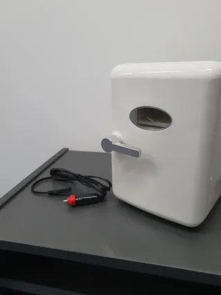 Nevera Portátil Blanca - NUEVA