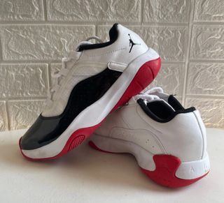 Zapatillas Jordan Blancas y Rojas