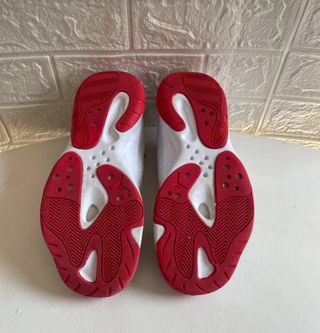 Zapatillas Jordan Blancas y Rojas