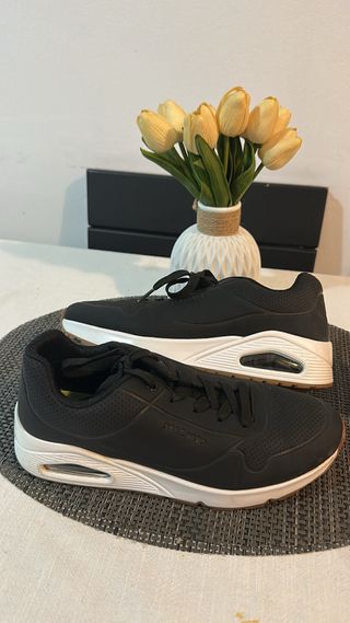 Zapatillas Skechers Talla 38 Negras y Blancas