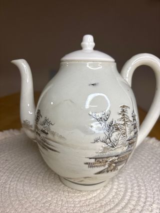 Tetera japonesa antigua decorada