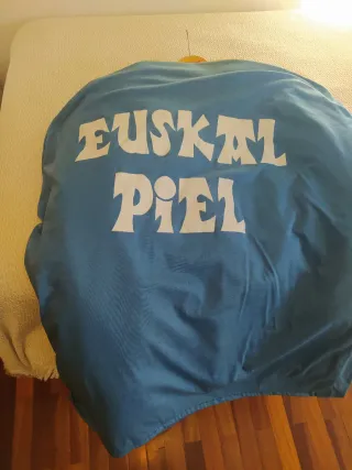 Chaquetón de piel marrón y naranja