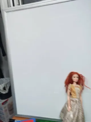 Barbie con capelli rossi e vestito dorato