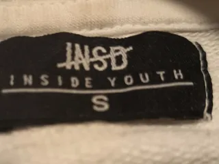 Sudadera con estampado mármol y número 83