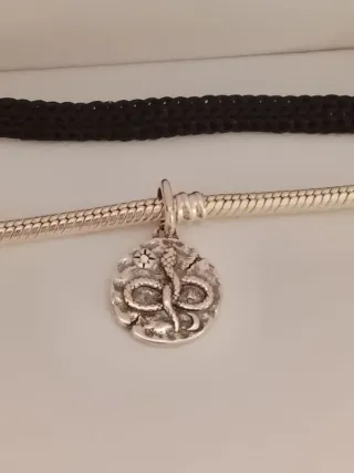 Pandora charm serpente