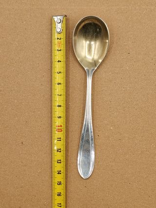 Cuchara pequeña plateada y dorada