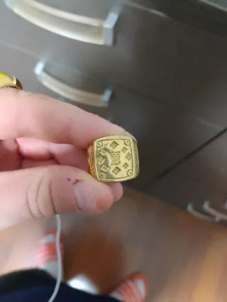 Anillo Louis Vuitton Dorado