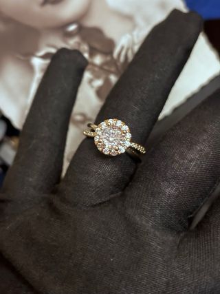 Anillo con Etiquetas Bañado en Oro y Circonita