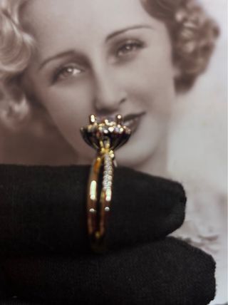 Anillo con Etiquetas Bañado en Oro y Circonita