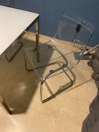 Mesa y 4 Sillas Acrílico y Cromado