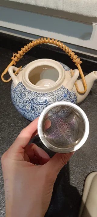 Tetera japonesa cerámica azul y blanca