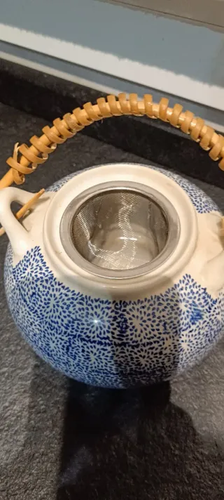 Tetera japonesa cerámica azul y blanca