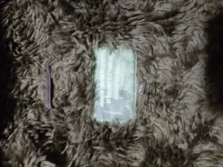 Cazadora verde militar con capucha