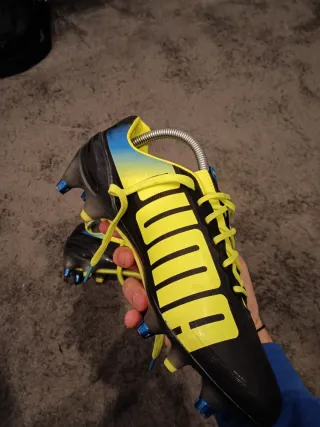 Botas Fútbol Puma Evospeed Negras y Amarillas