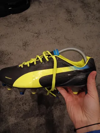 Botas Fútbol Puma Evospeed Negras y Amarillas
