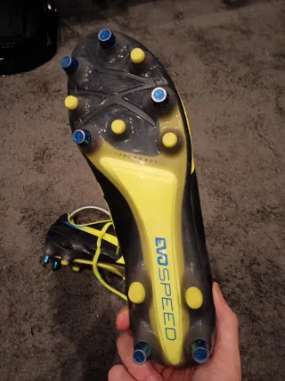 Botas Fútbol Puma Evospeed Negras y Amarillas