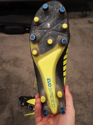 Botas Fútbol Puma Evospeed Negras y Amarillas