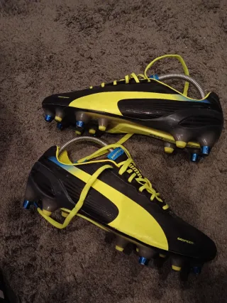 Botas Fútbol Puma Evospeed Negras y Amarillas