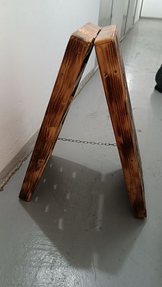 Botellero de madera hecho a mano