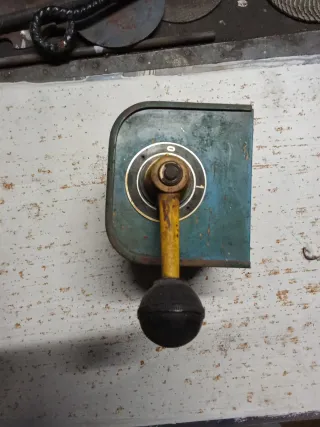 Interruptor eléctrico antiguo