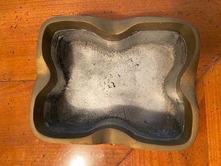 Cenicero de latón con forma ondulada