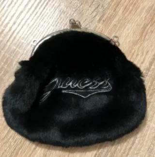 Borsa pochette in pelliccia ecologica nera