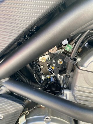 Kawasaki ER6n se cambia por scooter A2