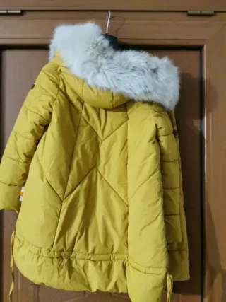 Giacca imbottita gialla con cappuccio