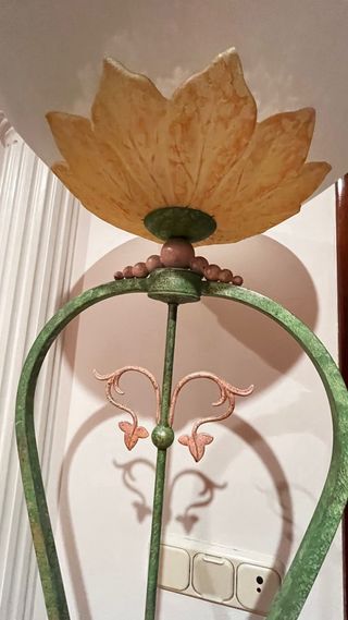 Lámpara de pie diseño vanguardista