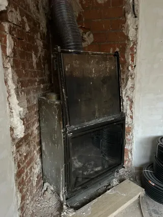 Casete de chimenea metálico