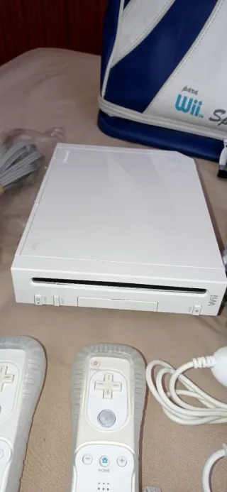 Lote Nintendo Wii con 6 giochi, 2 controller e borsa