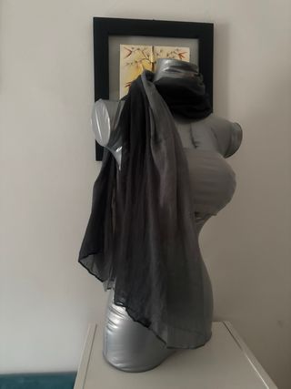 Grande foulard nero e grigio sfumato