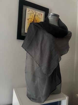 Grande foulard nero e grigio sfumato