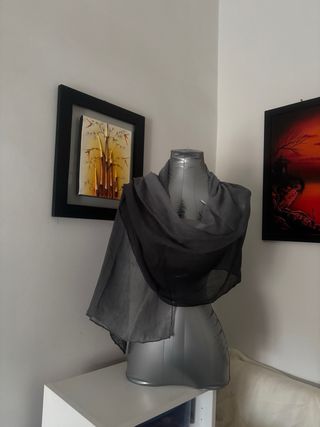 Grande foulard nero e grigio sfumato