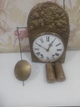 Reloj de Bronce Antiguo con Péndulo