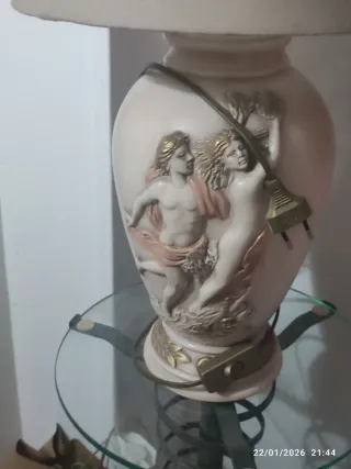 Lampada con putti in ceramica