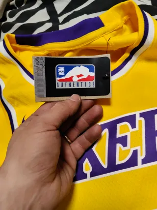 Camiseta Lakers James 23 Nike