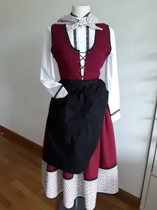 TRAJE  NESKA-BASERRITARRA "145 EUROS "