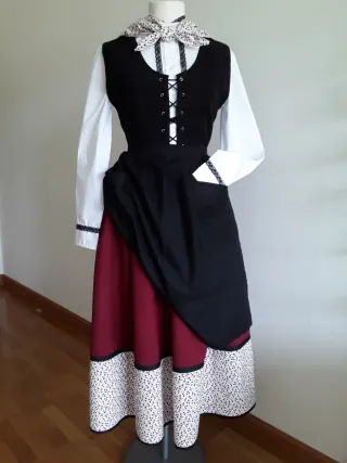 TRAJE  NESKA-BASERRITARRA "145 EUROS "