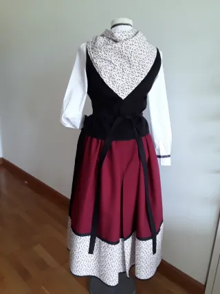 TRAJE  NESKA-BASERRITARRA "145 EUROS "