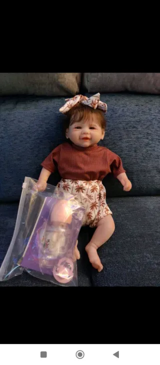 Muñeca bebé realista con accesorios
