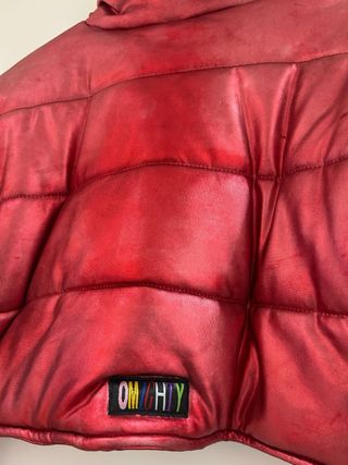 Plumífero corto rojo brillante