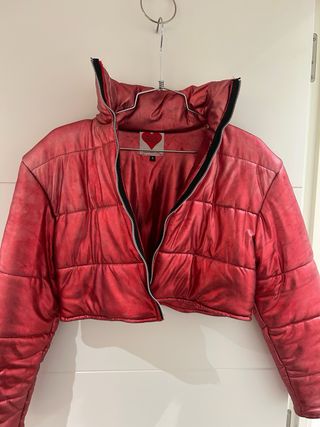 Plumífero corto rojo brillante