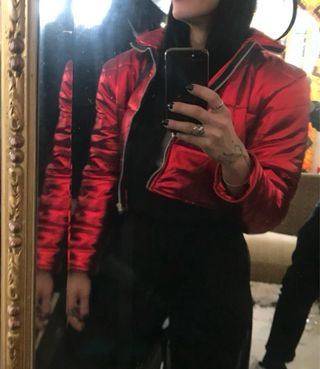 Plumífero corto rojo brillante