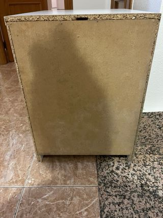 Mesilla de noche blanca