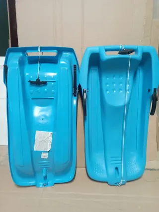 Trineo azul para nieve