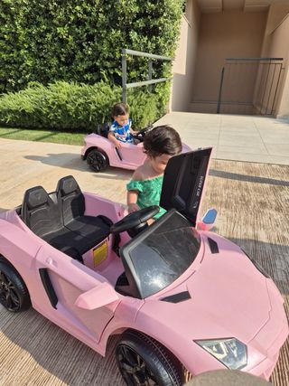 Coche eléctrico infantil rosa