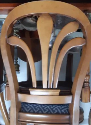 Juego 5 o 6 sillas de madera y tela azul /blanco