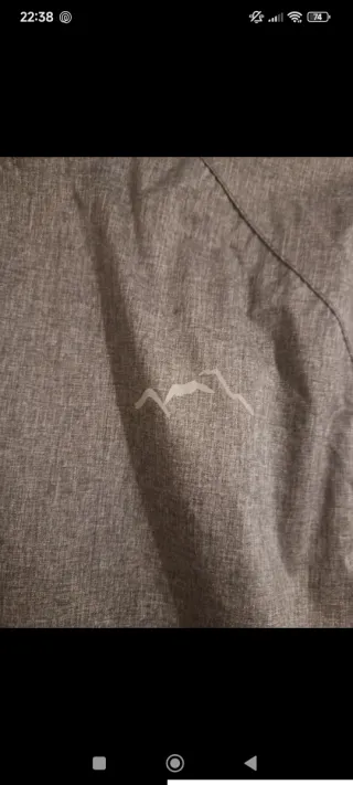 Cortavientos hombre gris y amarillo