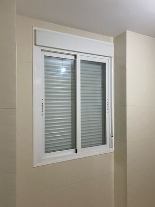 Ventana Aluminio Corredera con Persiana